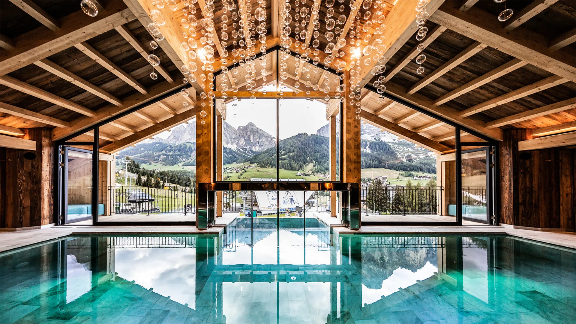 https://cdn.altabadia.it/1119/conversions/01-hotel-arkadia-header.webp