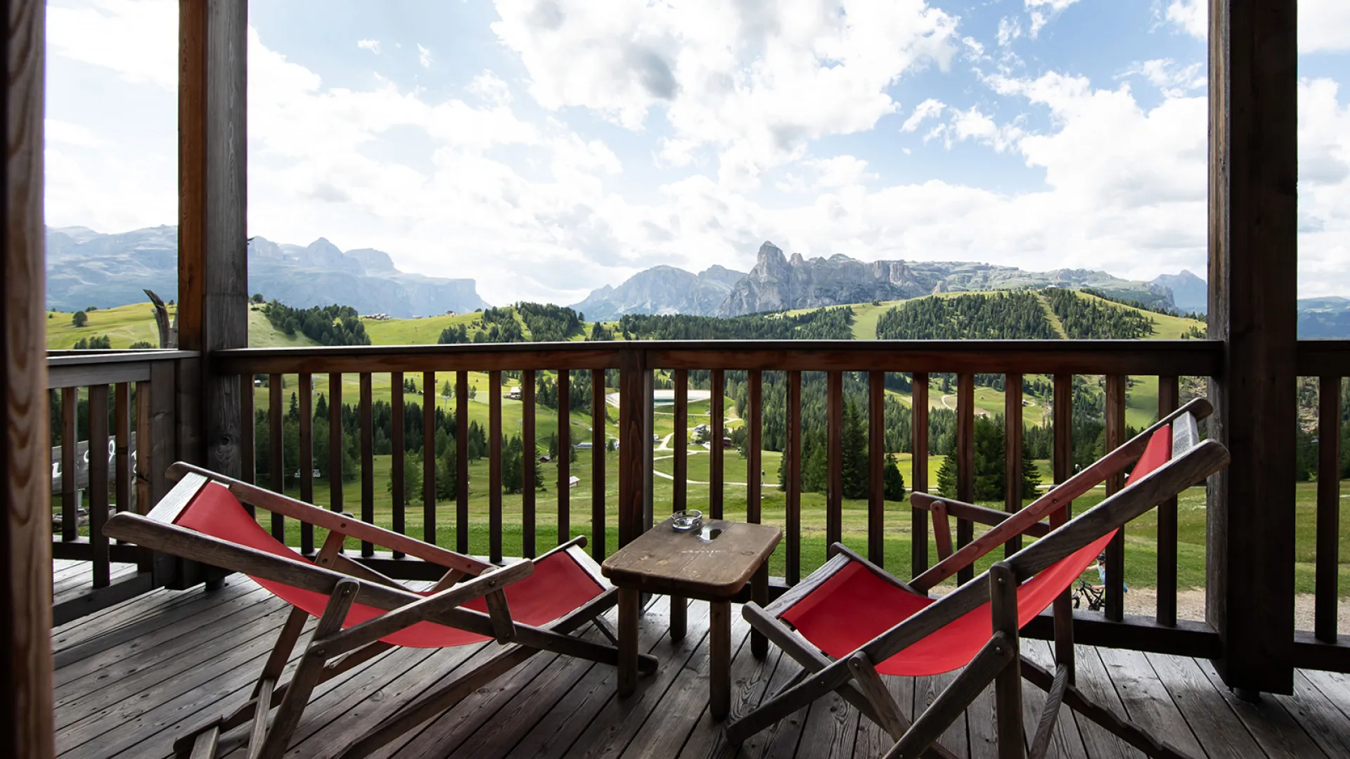 https://cdn.altabadia.it/1185/conversions/01_rifugio_las_vegas_lodge_alta_badia-header.webp