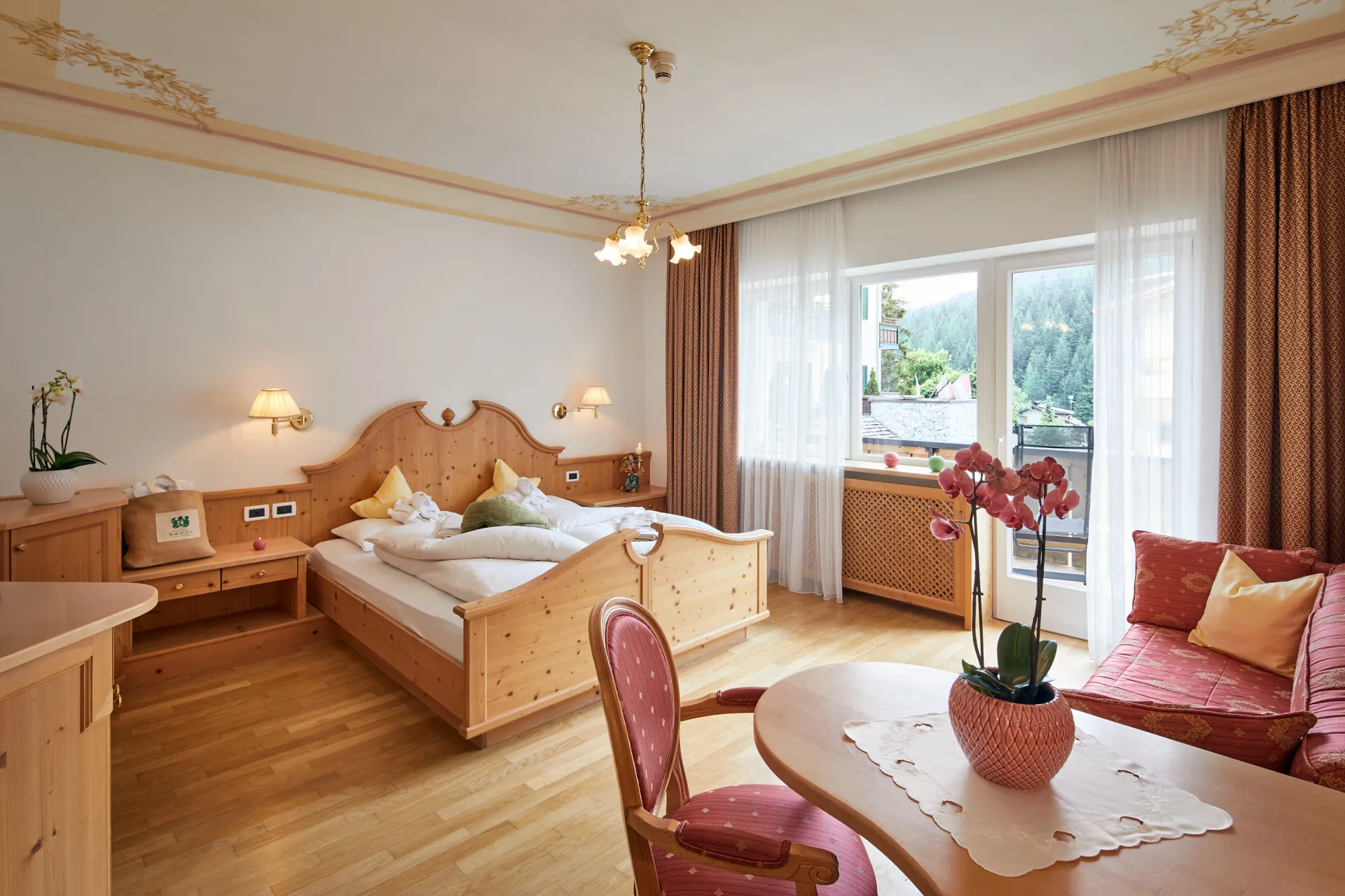 https://cdn.altabadia.it/297/conversions/26-06-20-hotel_savoy-0098-header.webp