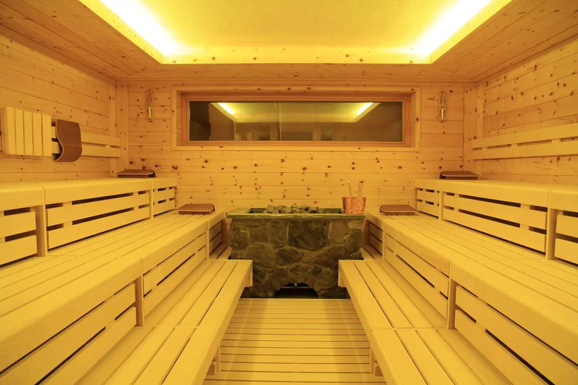 https://cdn.altabadia.it/464/conversions/Sauna-1000x666-header.webp