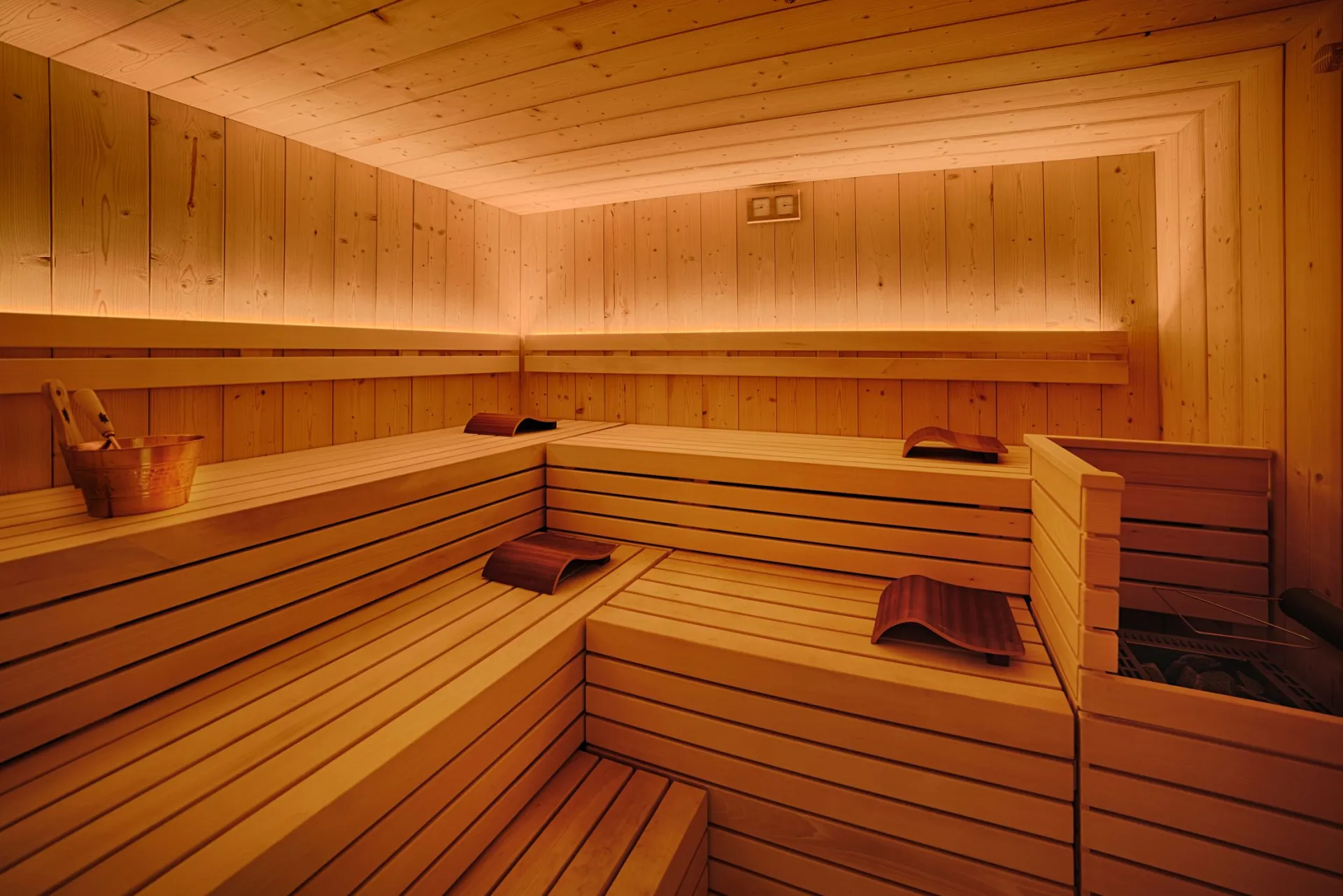 https://cdn.altabadia.it/547/conversions/Sauna-header.webp