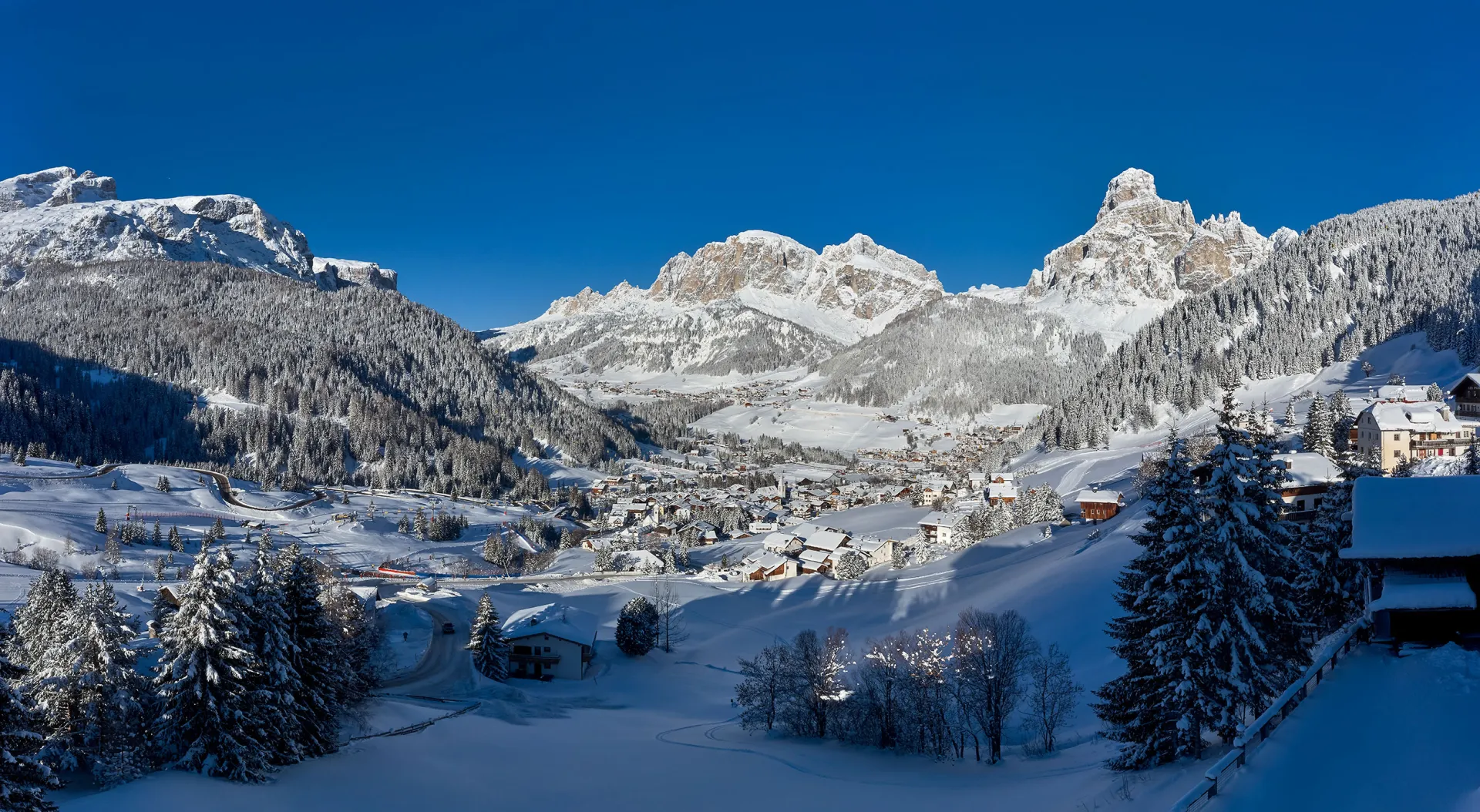 https://cdn.altabadia.it/587/conversions/PANO0001-Pano-header.webp