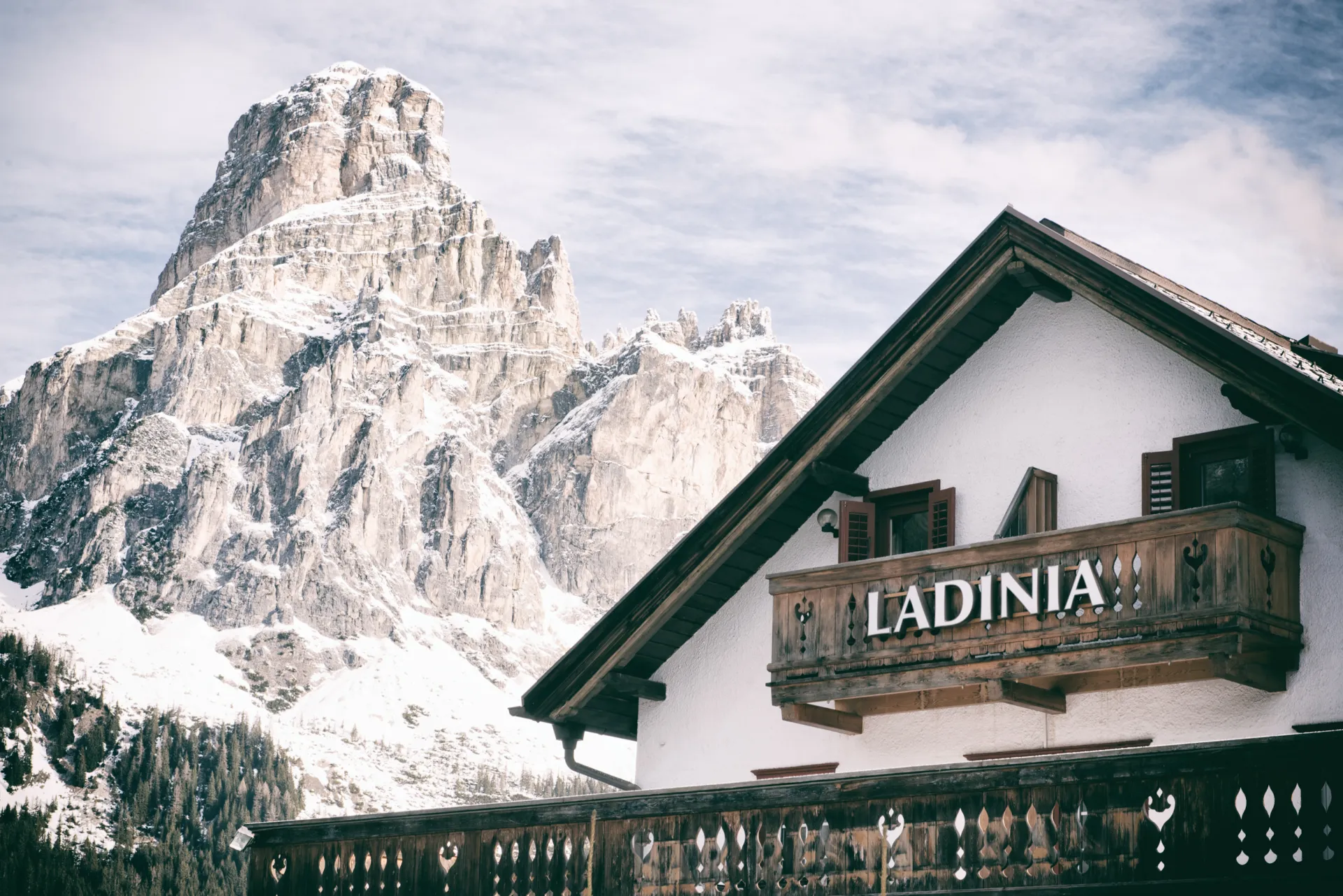 https://cdn.altabadia.it/5915/conversions/lastminute-header.webp