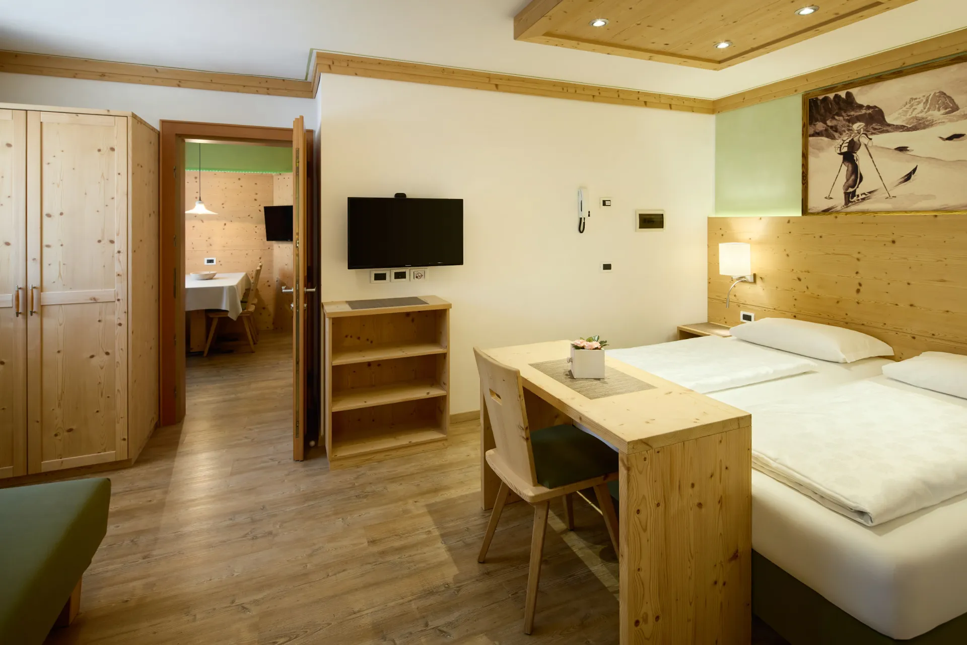 https://cdn.altabadia.it/6646/conversions/App.-5---Sicht-zu-Wohnraum-header.webp